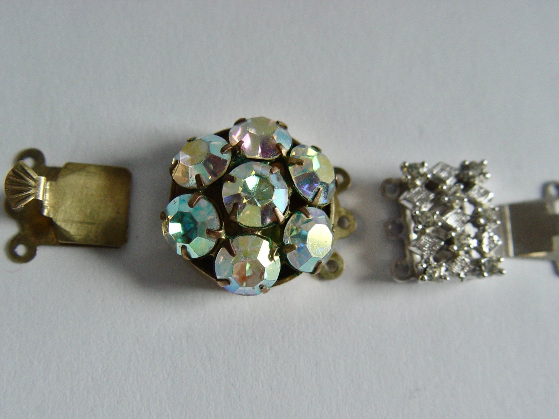 Perle (finte): Vintage Strass Collier Schliessen, 2 Stück – Usato da Henggart venduto da gernli 1