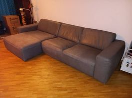 L-förmiges Sofa aus grauem Leder