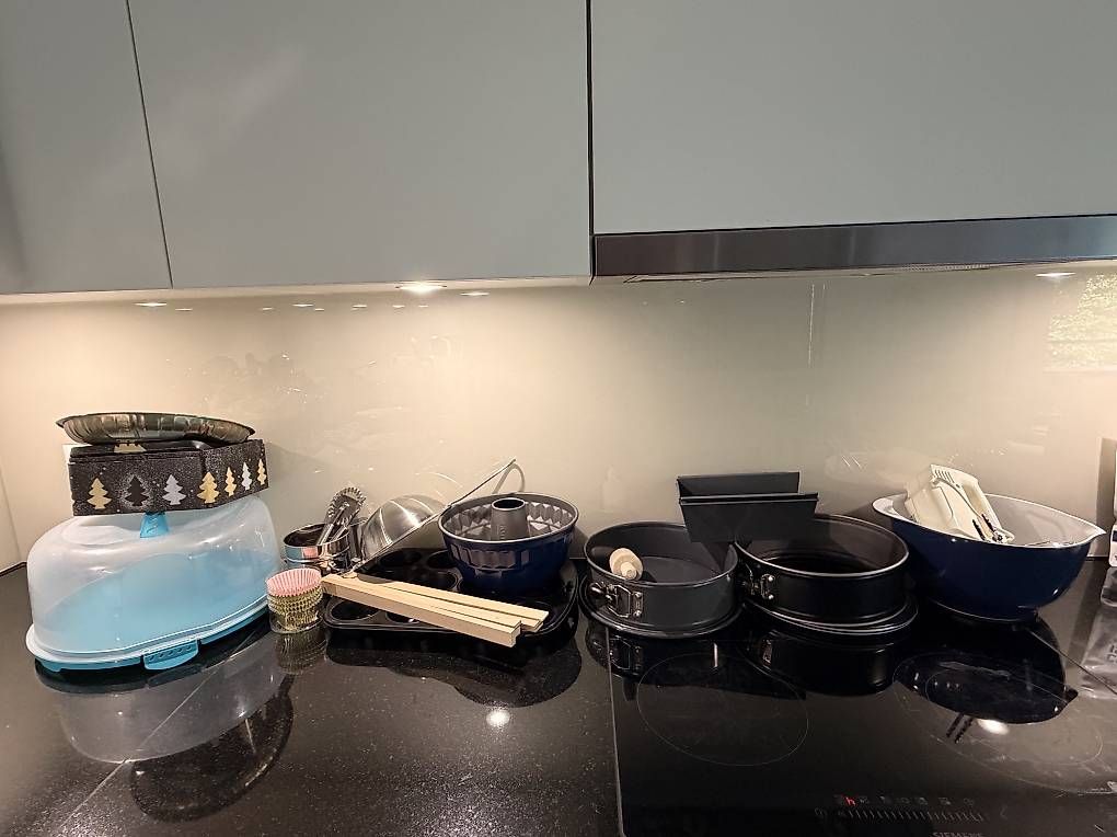 Teglie da forno: Grosses Backset mit viel Zubehör   – Usato da Adligenswil venduto da TST04