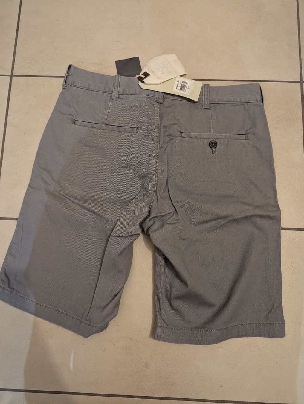 Pantaloni: OVS men shorts – Nuovo (secondo la descrizione) da Lamone venduto da M_vvh9 1