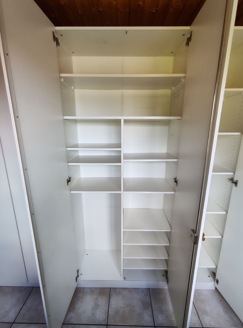 Armadi: Grosser praktischer Schrank – Usato da Rüti ZH venduto da 11120 2