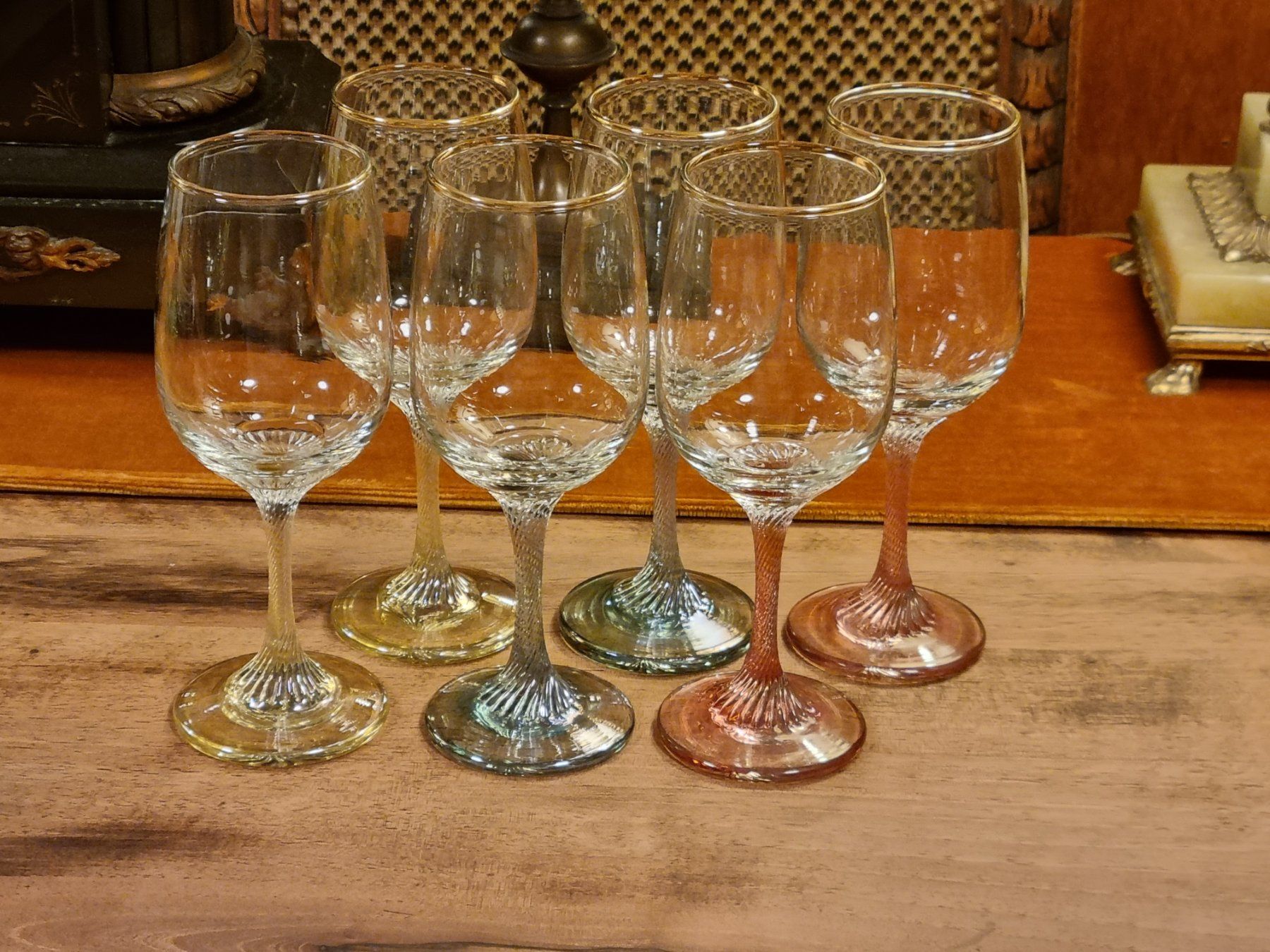 Verres: 6 Gläser, farbige Stiele, 18 cm – D'occasion à Scharnachtal par devin03 2