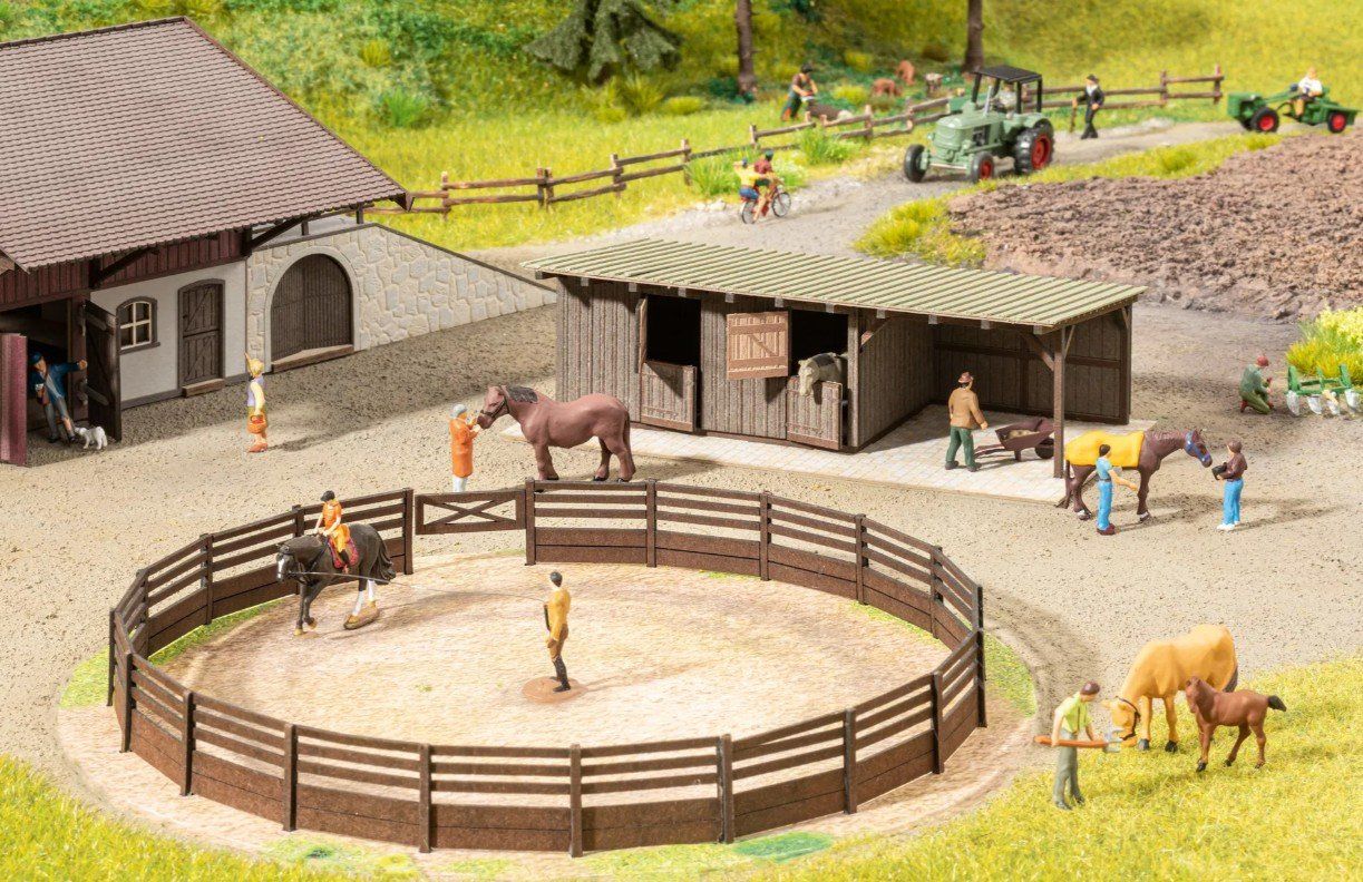 Noch Modelleisenbahnen: NOCH 66717 micro-motion Reitplatz mit Pferdeboxen – Neu und originalverpackt aus Neukirch an der Thur von Modellbau-Webshop 4