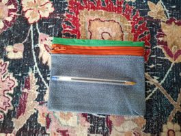Handgemachte Federtasche / kleines Täschli mit Reissversc...
