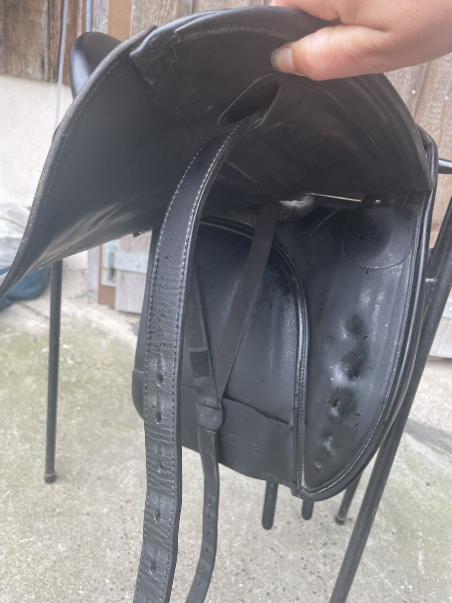 Selle & Accessori: Dressursattel Bates Innova mit Cair – Usato da Winterthur venduto da Zyrus29 5