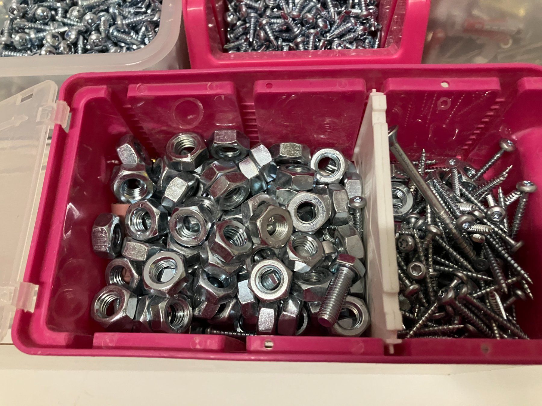 Alle Werkzeuge: Posten div. Schrauben u. Muttern inkl. Sortierboxen ab 1.- – Gebraucht aus Lichtensteig von Buy24International 2