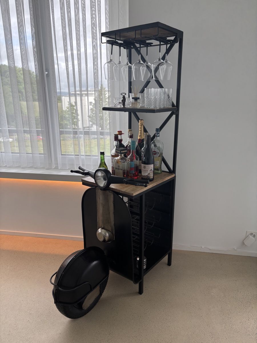 Allestimento di negozi e stand fieristici: Vespa-Bar – Usato da Kloten venduto da lepos93 1