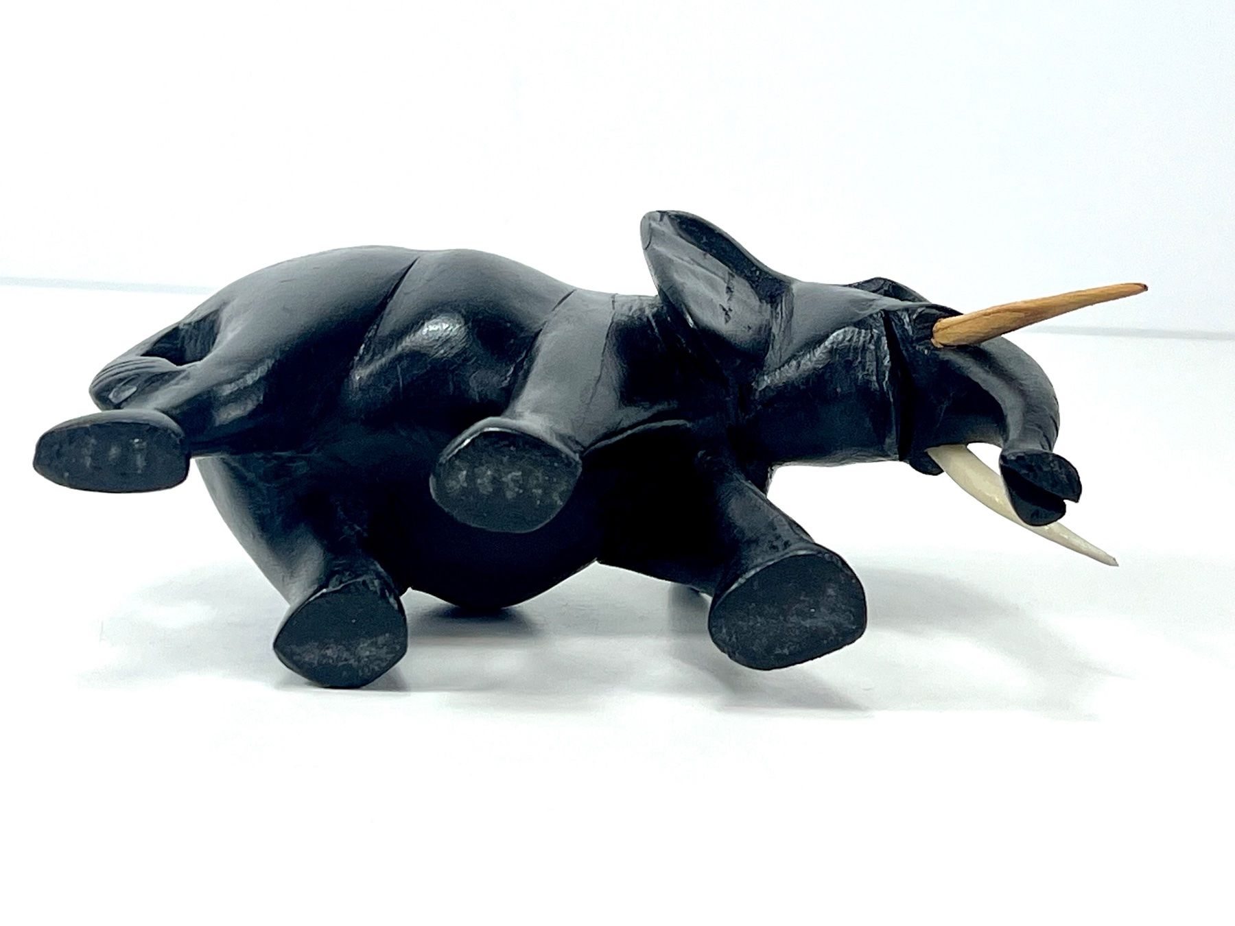 Figuren: Elefantenfigur Ebenholz Tansania handgeschnitzt – Gebraucht aus Zürich von Arche_Brockenhaus 7