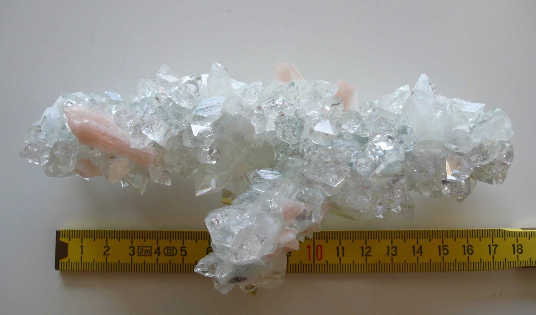 Mineralien & Heilsteine: wunderschöner Apophylit-Ast mit aufgewachsenen Stilbit – Neu (gemäss Beschreibung) aus Birmenstorf AG von tritonius