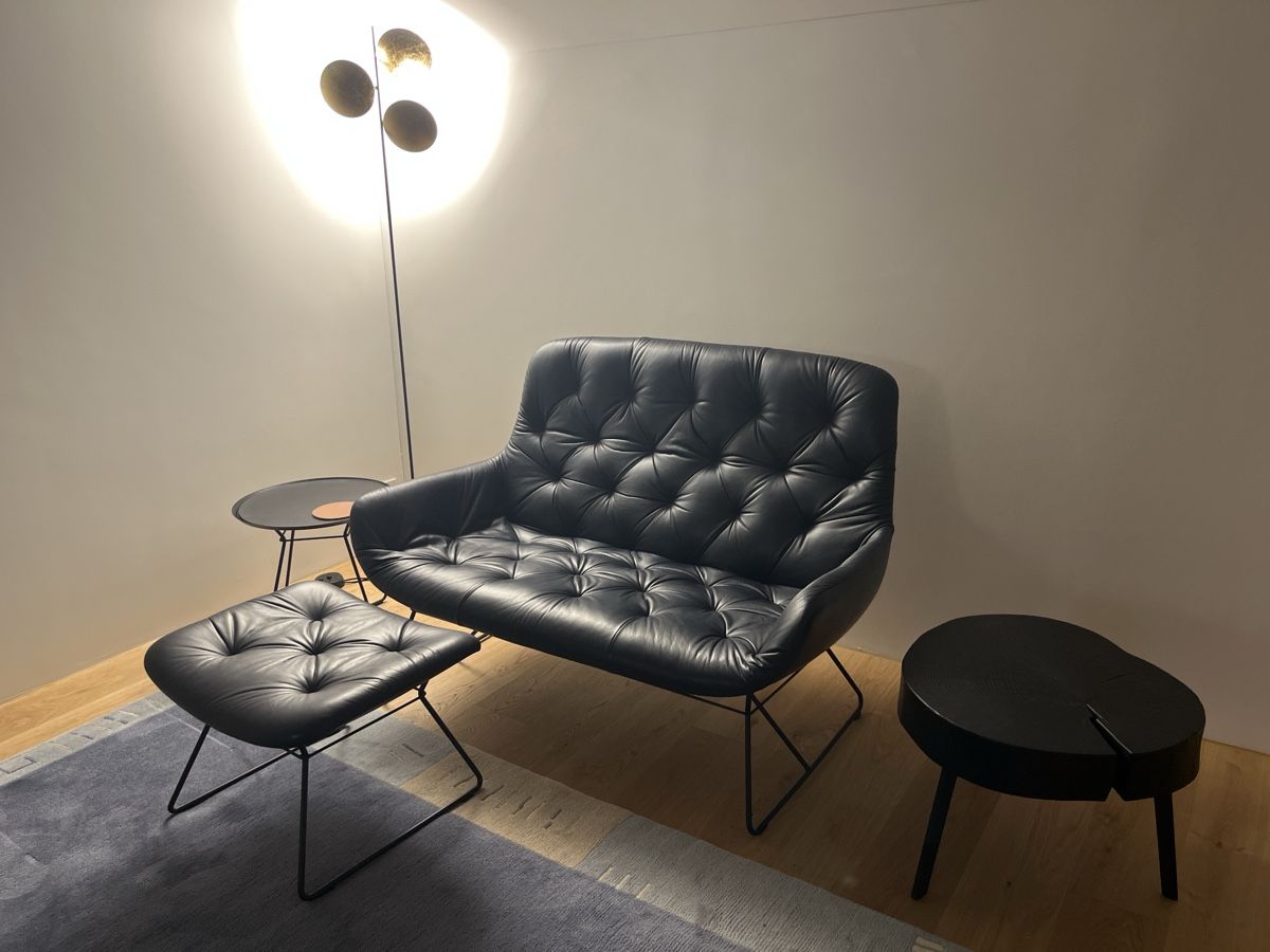 Divani: Freifrau Leya Lounge & Hocker - As New – Nuovo (secondo la descrizione) da Zollikerberg venduto da mrj02