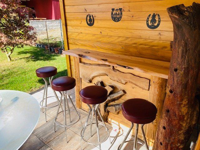 Hocker: Vintage Barhocker, exklusives Angebot – Gebraucht aus Kestenholz von happyeverafter
