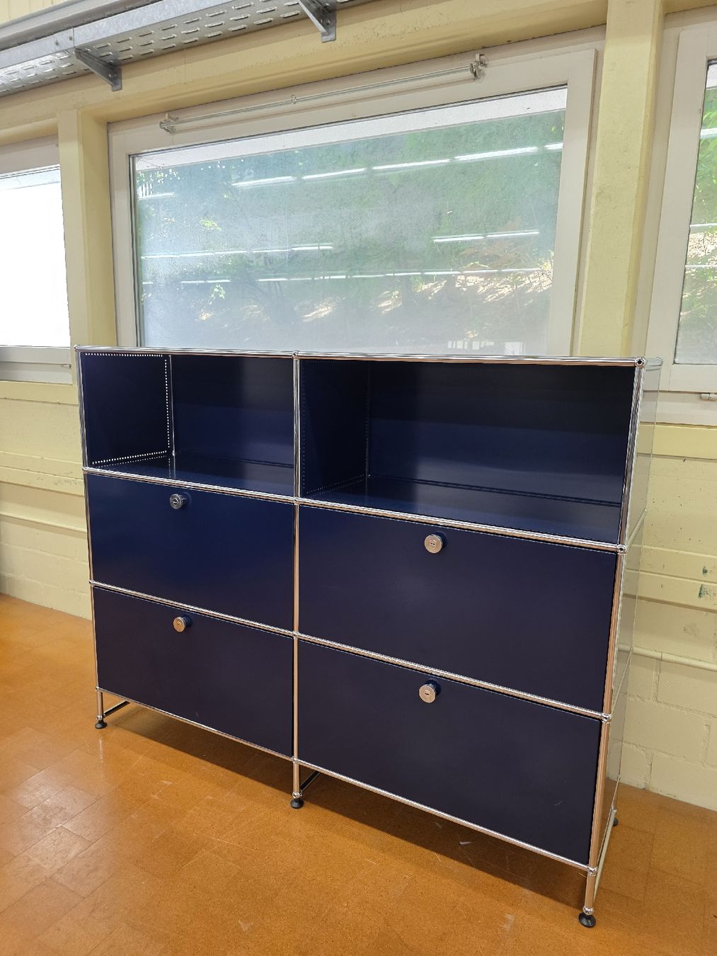 USM Regale: Designer Regal USM Haller in blau – Gebraucht aus Lichtensteig von Polsterwerk