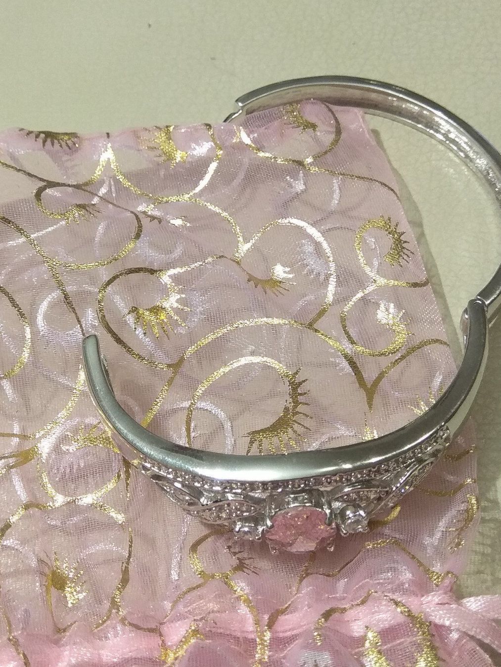 Bracciali & Braccialetti: Traumhafter Armreif mit rosa Stein und  Strass – Nuovo e nell'imballaggio originale da Münchenbuchsee venduto da Daniel0133 2