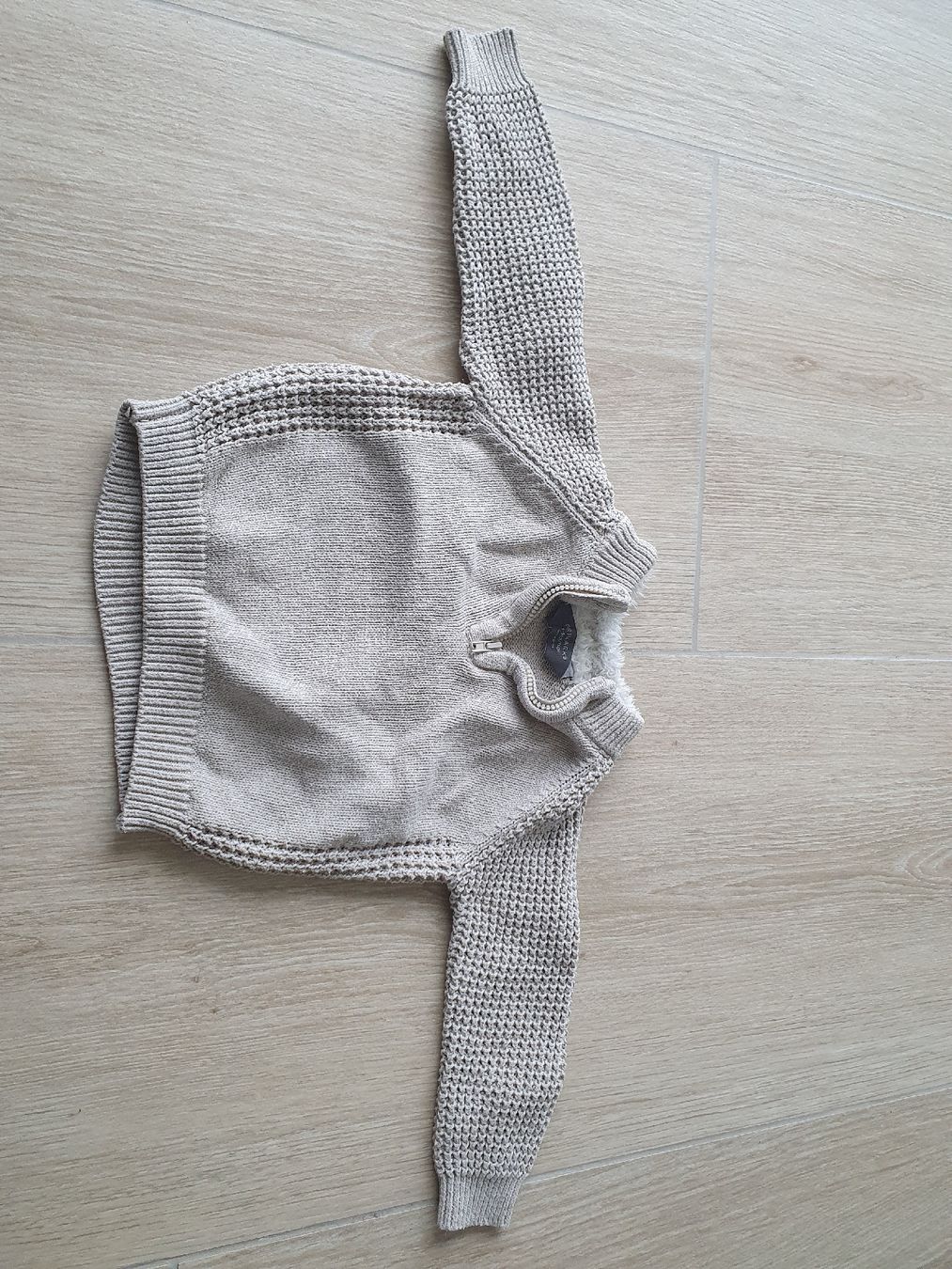 Maglioni & Felpe: Pull beige en coton pour enfant, taille 6/9mois, confortable – Usato da Neuchâtel venduto da viv_zf9x 1