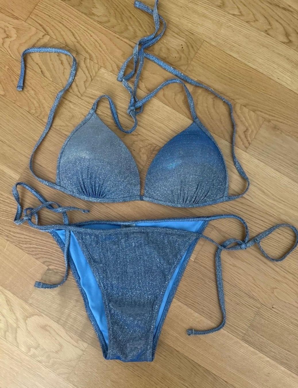 Costumi da bagno & Bikini: Bikini 36 75B blau glänzend Italy Set – Nuovo (secondo la descrizione) da Schlieren venduto da Wizza