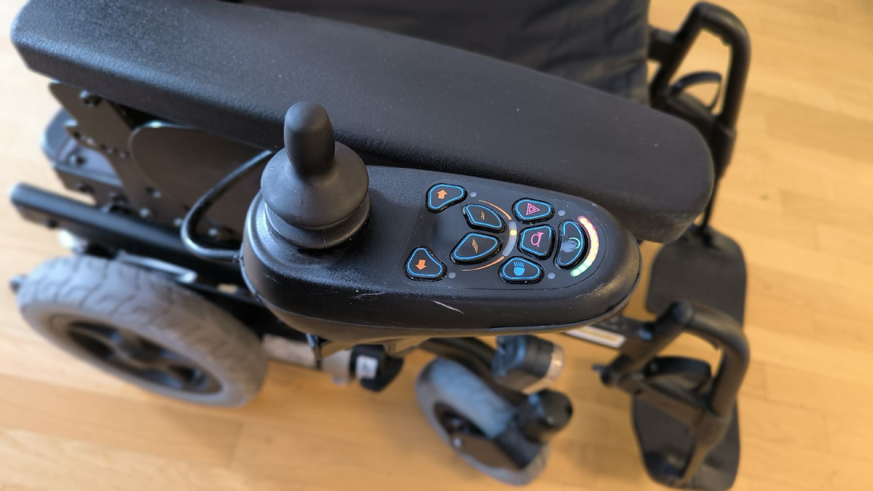 Sedie a rotelle: Meyra iCHAIR MC Basic 1.609 Elektrorollstuhl – Usato da Rudolfstetten venduto da Stoneleather 5