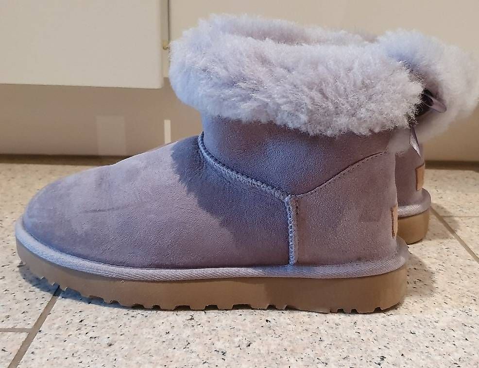 Ugg Scarpe da donna: Ugg Mini Bailey Bow II Stiefelletten, Gr.38 – Nuovo (secondo la descrizione) da Unterentfelden venduto da LookoutMt