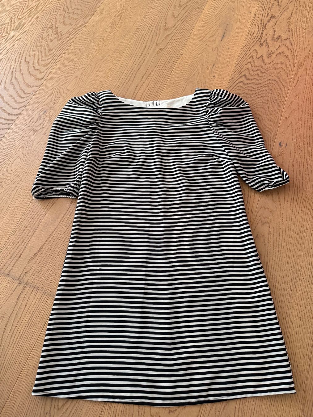 H&M Vestiti: Kleid gestreift schwarz weiss – Usato da Richterswil venduto da KAYLEIGH_77