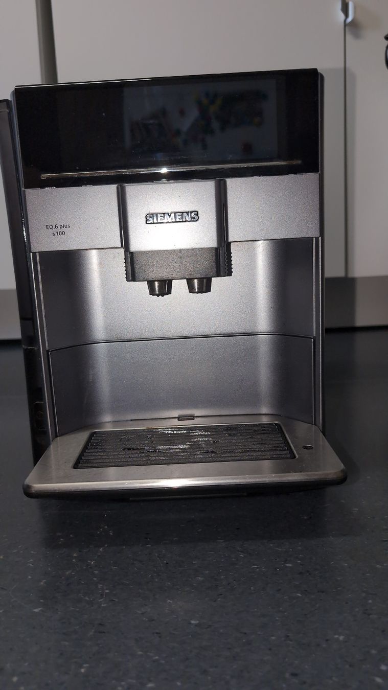 Siemens Kaffeemaschinen & Espressomaschinen: Vollautomat Siemens EQ.6 plus s100 – Gebraucht aus Basel von Silvio_89