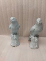 Porcelain or glazed ceramic figurines – Pair of budgerigars