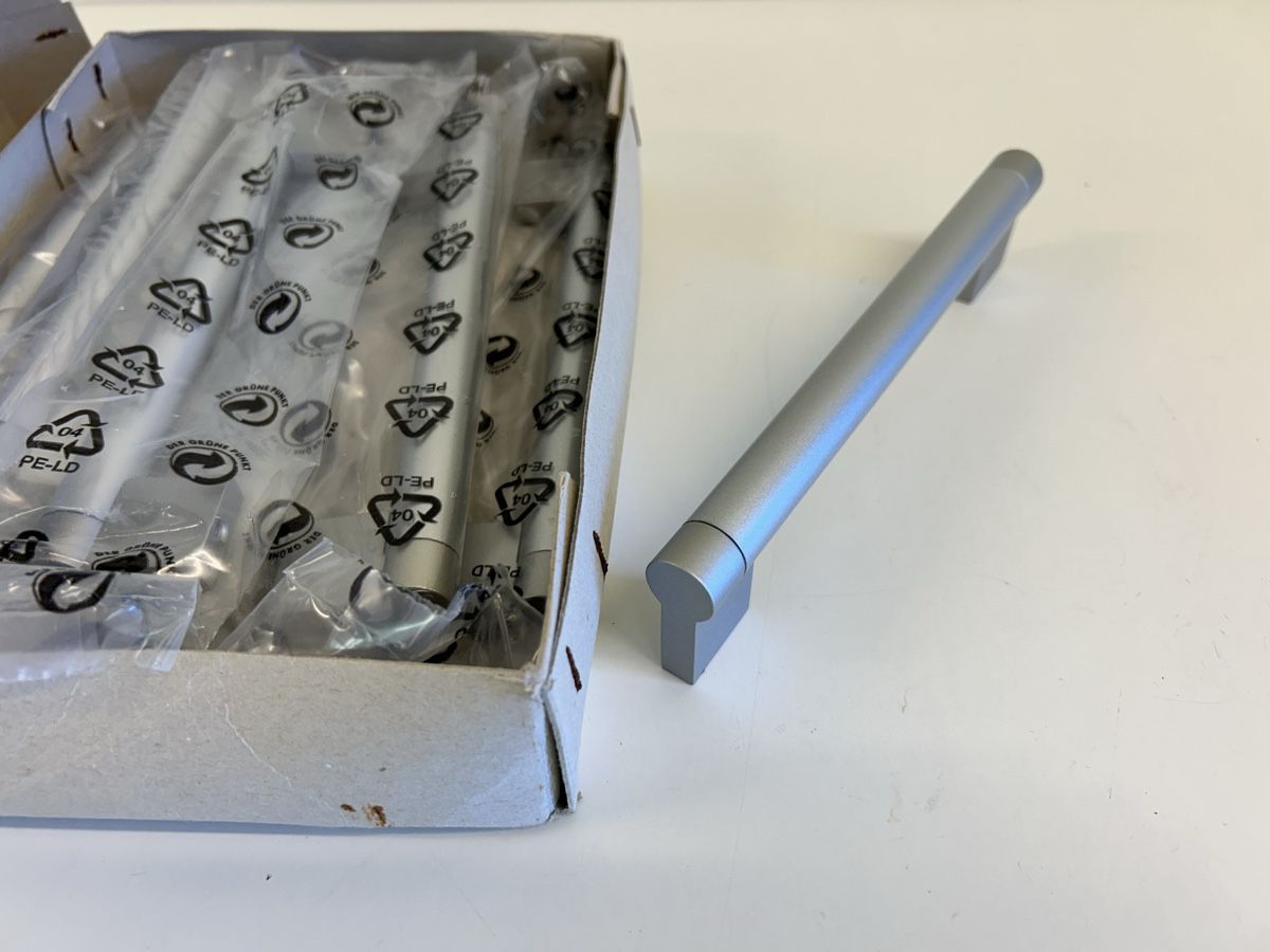 Ferramenta: Möbelgriff 7 Stück Bohrmass 160mm – Nuovo (secondo la descrizione) da Schenkon venduto da Paedy5