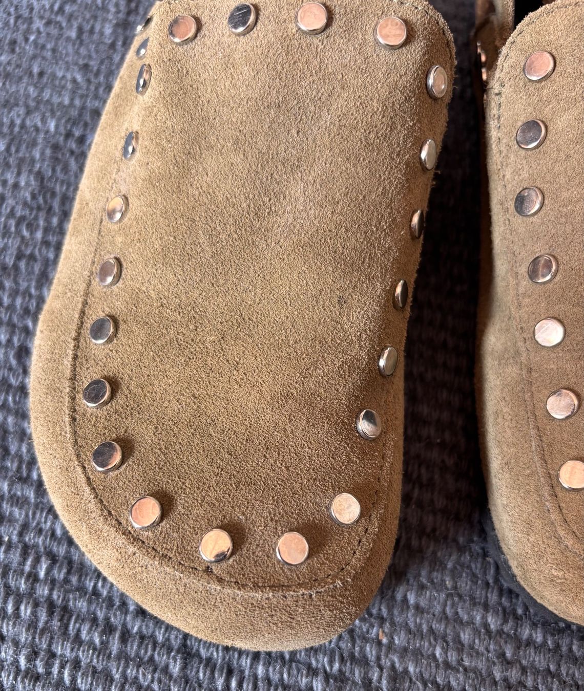 Zara Scarpe da donna: Clogs Wildleder mit Nieten Khaki 36 – Nuovo (secondo la descrizione) da Bennau venduto da Fury3 2
