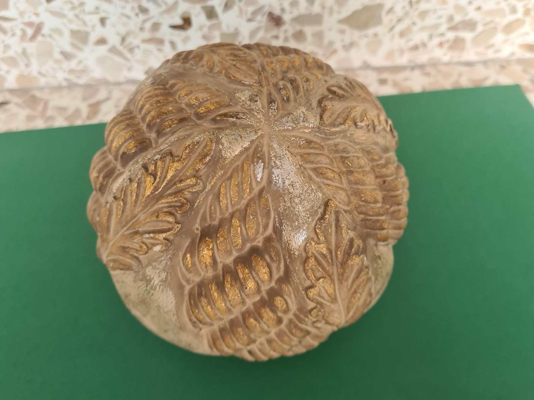 Alle Dekorationen: Dekorations Kugel in Mattgold/Silber – Gebraucht aus Urdorf von sumrum