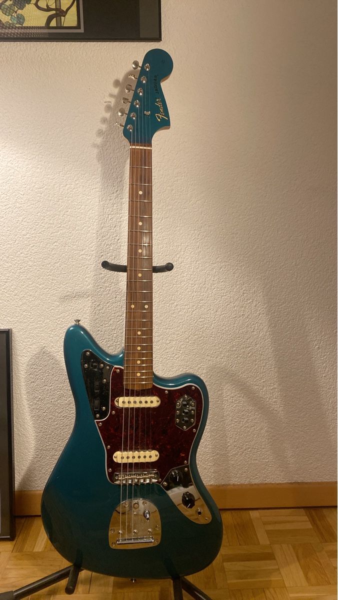 Strumenti musicali: fender vintera jaguar – Usato da bern venduto da Bdim9