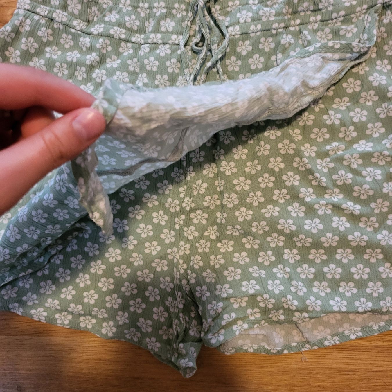 C&A Hosen: Skort paperbag fleuri vert pastel – Gebraucht aus Montcherand von mam_6ctf 1
