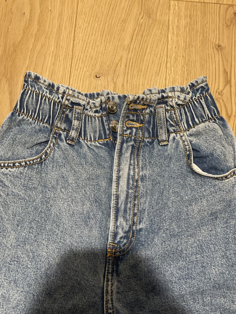 H&M Jeans: Mom-Jeans von H&M, Gr. 32 – Neu (gemäss Beschreibung) aus Arbon von llaauraa 1