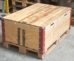 Holzbox mit Deckel auf Europalette gebraucht 420x1000x600mm