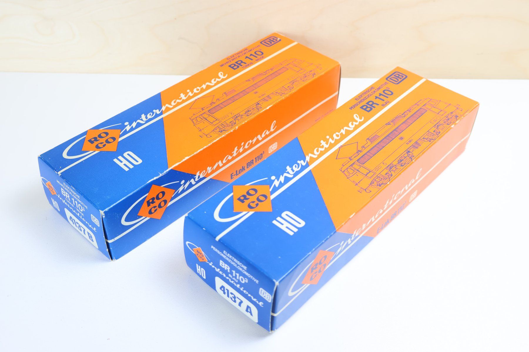 Roco Modellini di ferrovie: ROCO 2 x E-Loks BR 110 - 4137A + B H0 DC Doppelpack – Usato da Winterthur venduto da Monstera 1