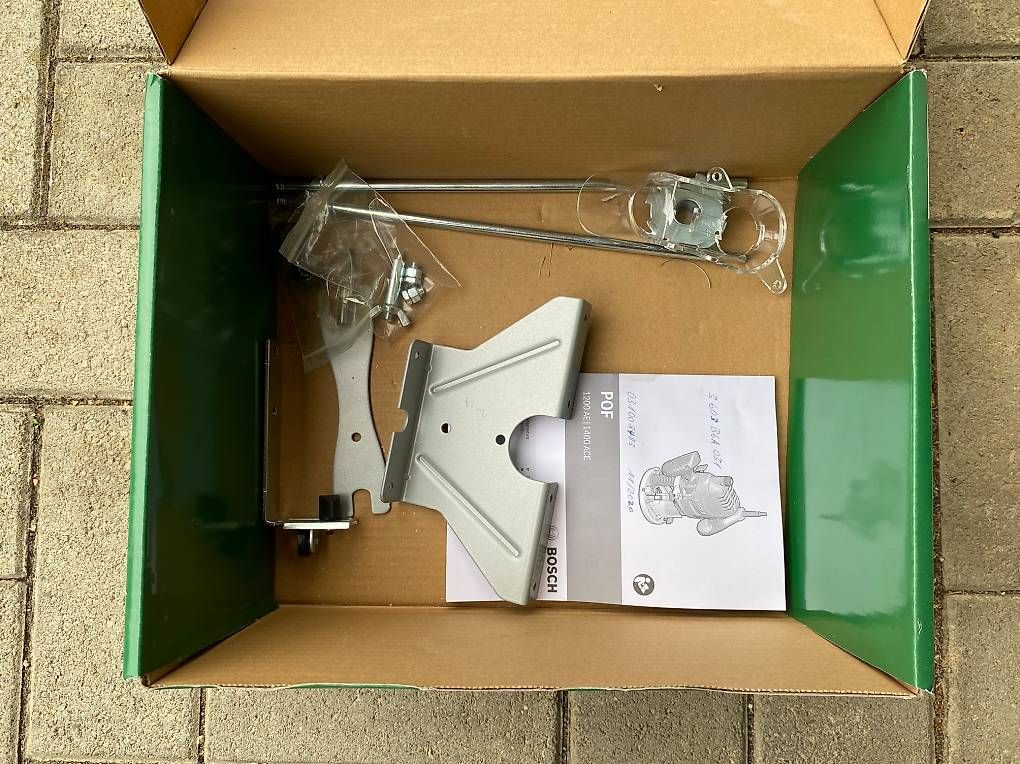 Alle Maschinen: Oberfräse Bosch – Neu (gemäss Beschreibung) aus Elgg von vinyl03 3