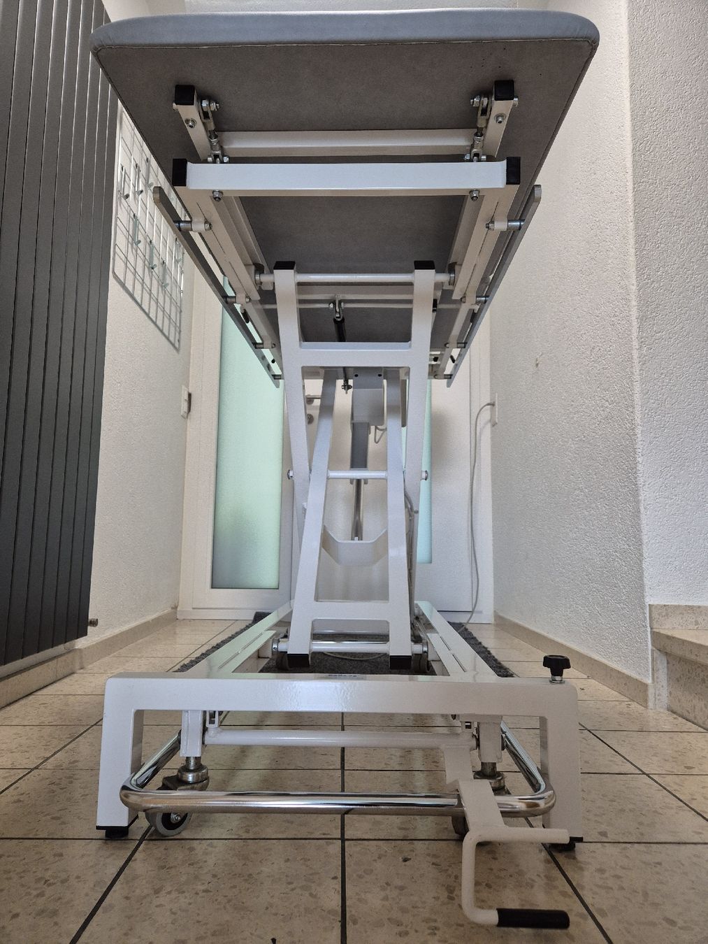 Lettini & sedie per cosmetici: Elektrische Massageliege mit Zubehör – Usato da Gretzenbach venduto da dylan_lmd 4
