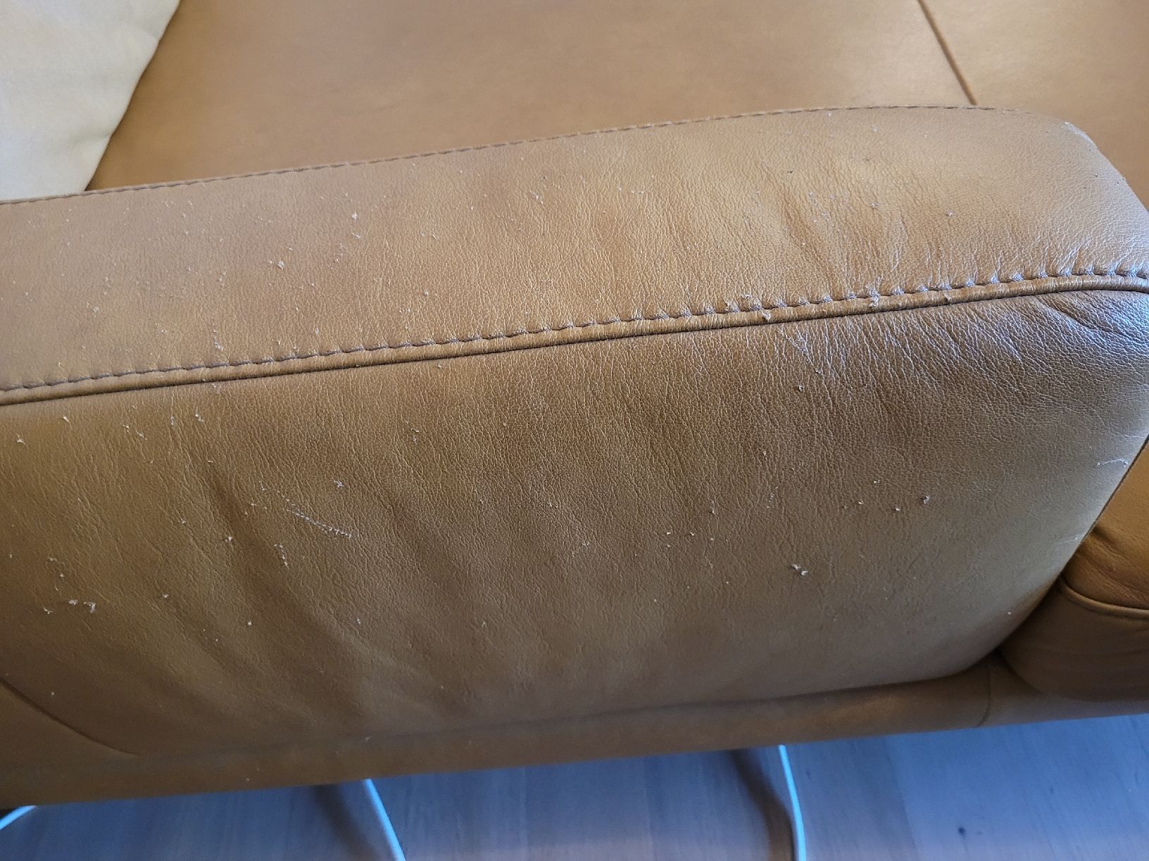 Divani: Ledersofa mit Recamière und Hocker – Usato da Solothurn venduto da Hermine9 1