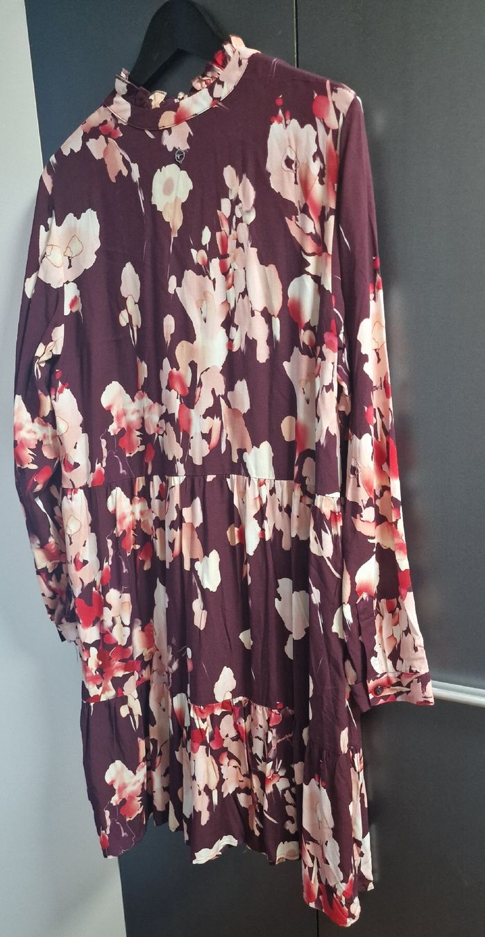 Kleider: CAFFE  Kleid  , Gr. 40/42🌸 – Gebraucht aus Chur von car_5clc 1