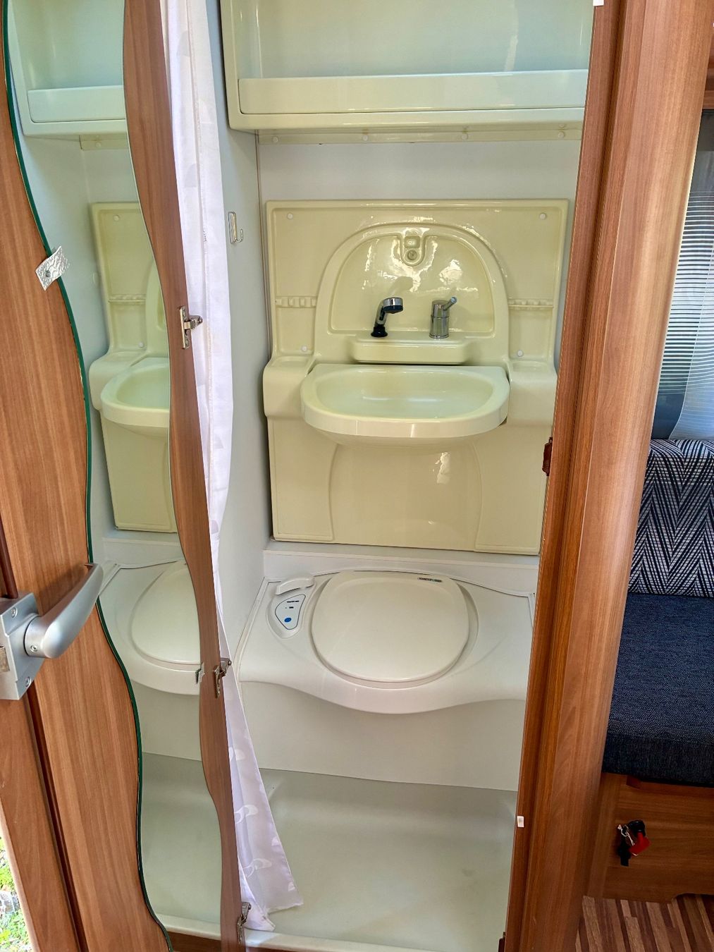 Veicoli da campeggio: Adria Altea 390Ps – Usato da Duggingen venduto da Re8 7