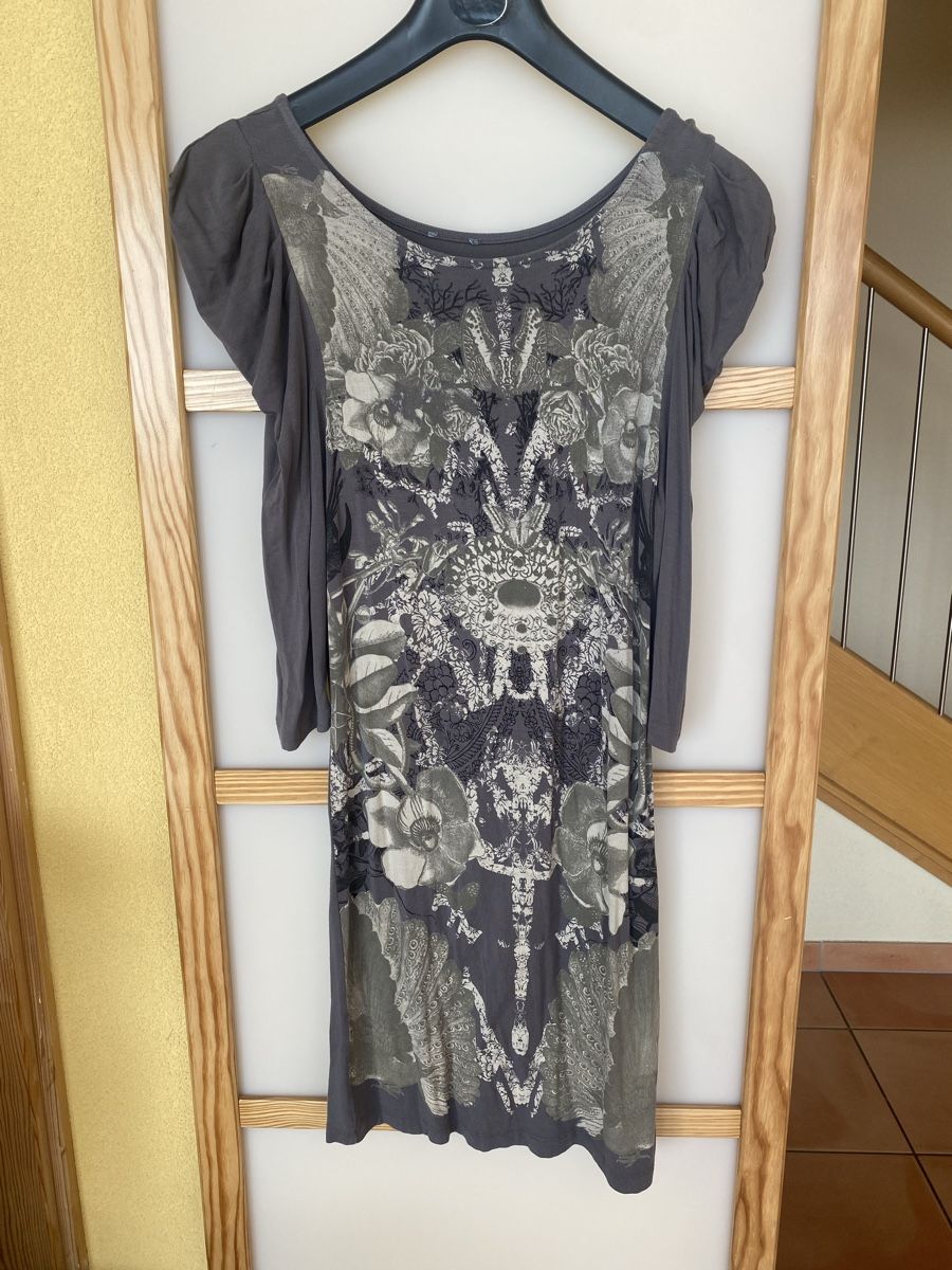 Robes: Magnifique robe S – Neuf (Voir description) à Belmont-sur-Lausanne par chu_vxf5