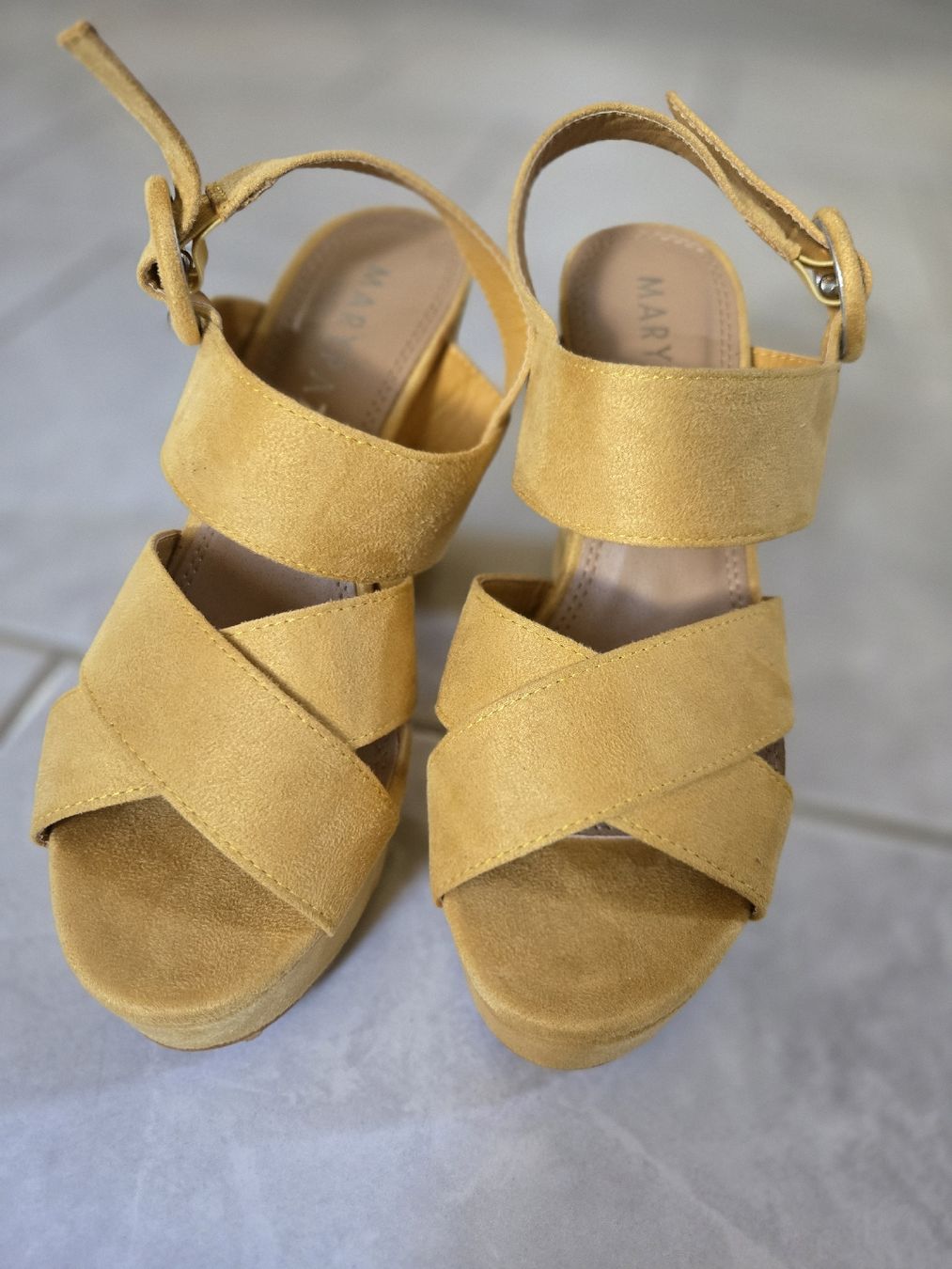 Scarpe da donna: Gelbe Plateau-Sandaletten Gr.36 – Nuovo (secondo la descrizione) da Langenthal venduto da solution_8p96 1