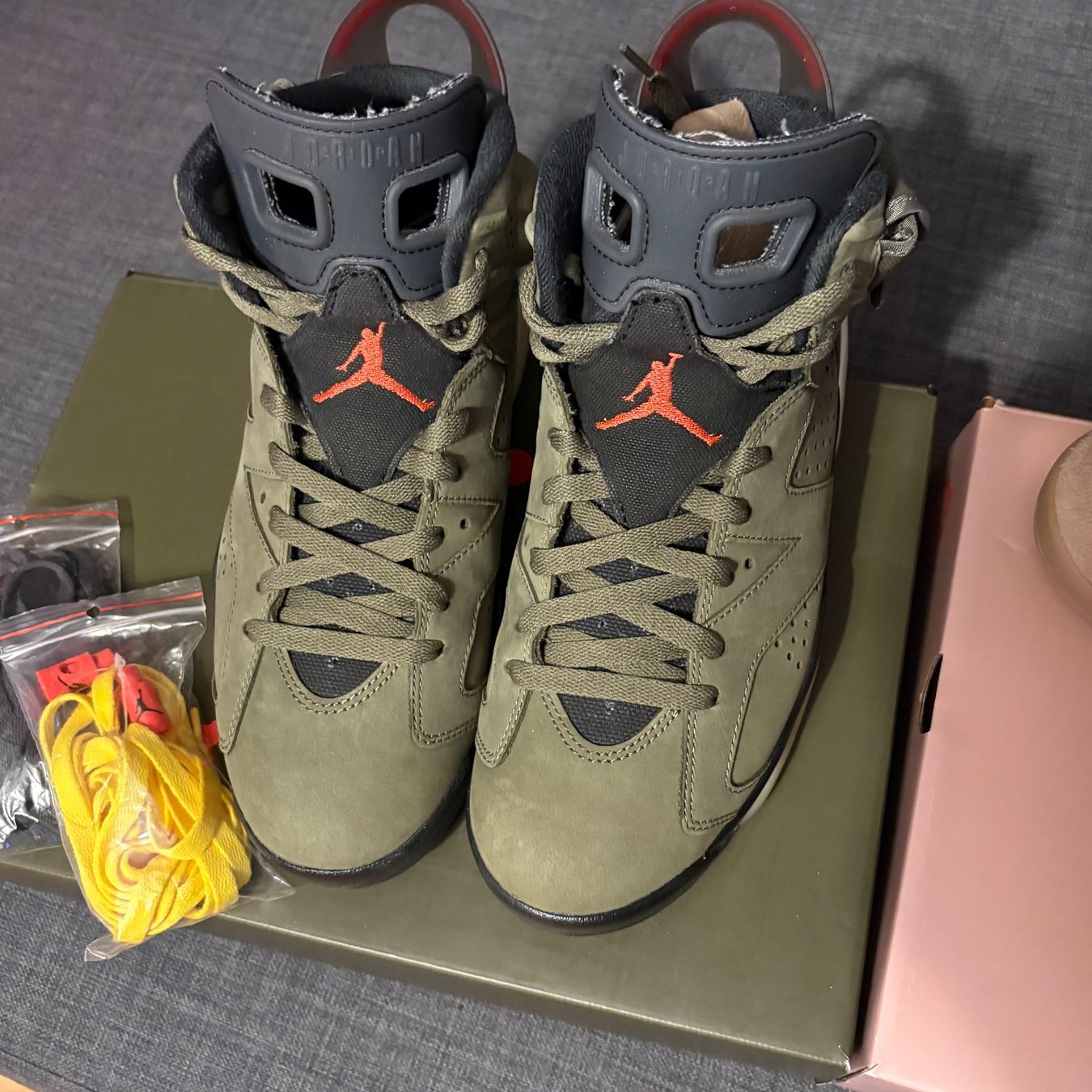 Jordan Scarpe da uomo: Air Jordan 6 x Travis Scott olive – Usato da Wallisellen venduto da ntroulis80 1