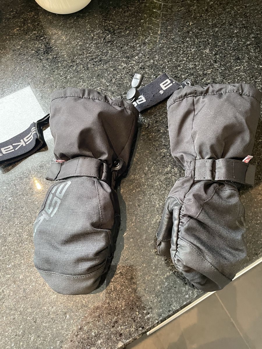 Guanti: Handschuhe Kinder – Usato da Balgach venduto da sei_s6d7