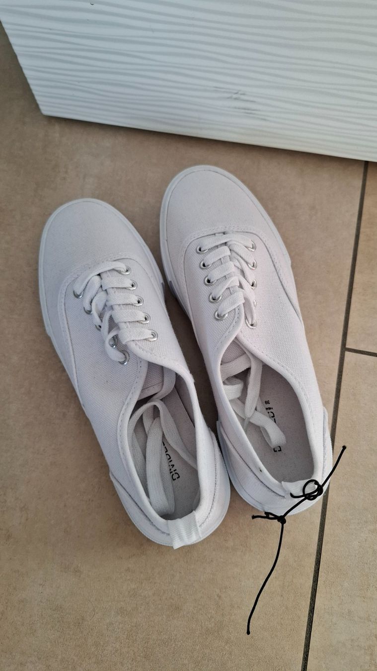 Scarpe da donna: Mode Sneaker - Grösse 39 – Nuovo (secondo la descrizione) da Rickenbach b. Wil venduto da VeryLovelyThings 2