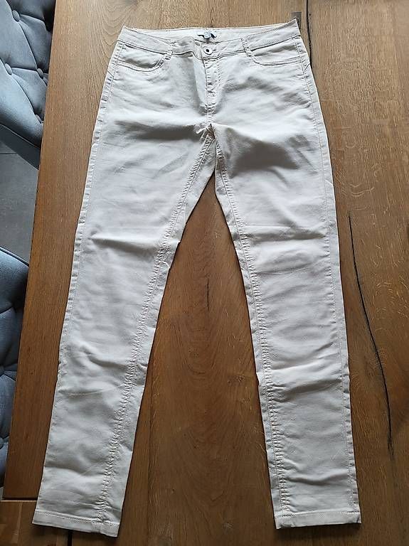 Pantaloni: Pantalon femme – Usato da Ecuvillens venduto da loloall 2