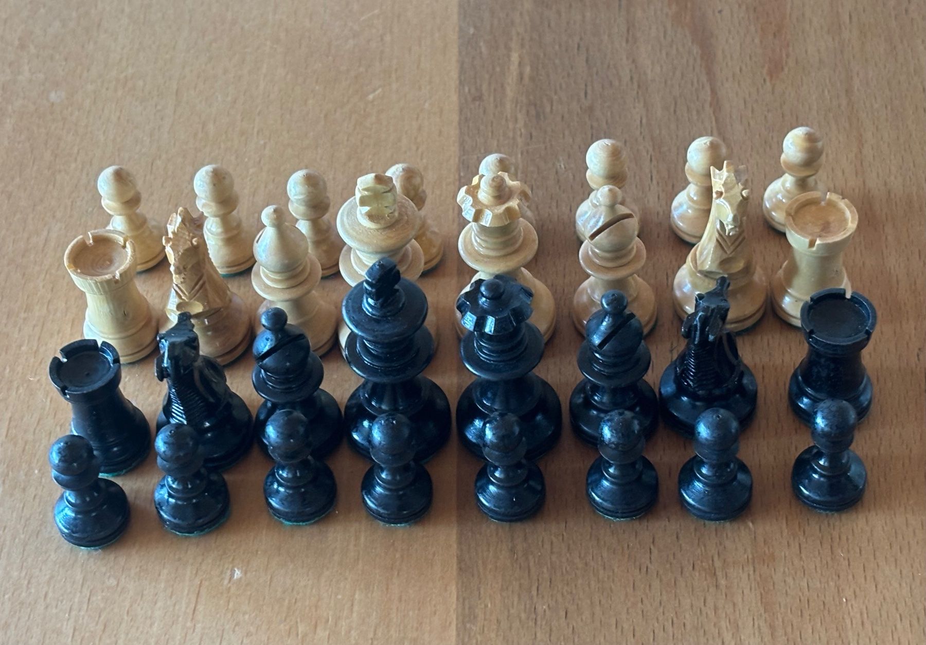 Giochi: alte Schachfiguren Holz komplett – Usato da Lüchingen venduto da Eeizo 2