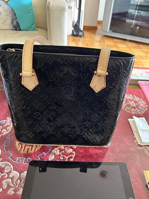 Sacs femmes: Joli sac noir vernis – D'occasion à Lausanne par LULU21