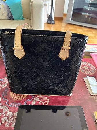 Joli sac noir vernis