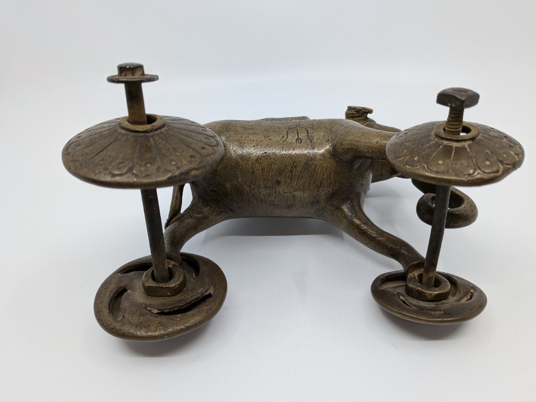Sculture & Statue: Bronze oder Messing Elefant auf Rädern, Indien ? Nepal ? – Usato da Emmen venduto da Brockofsky 1