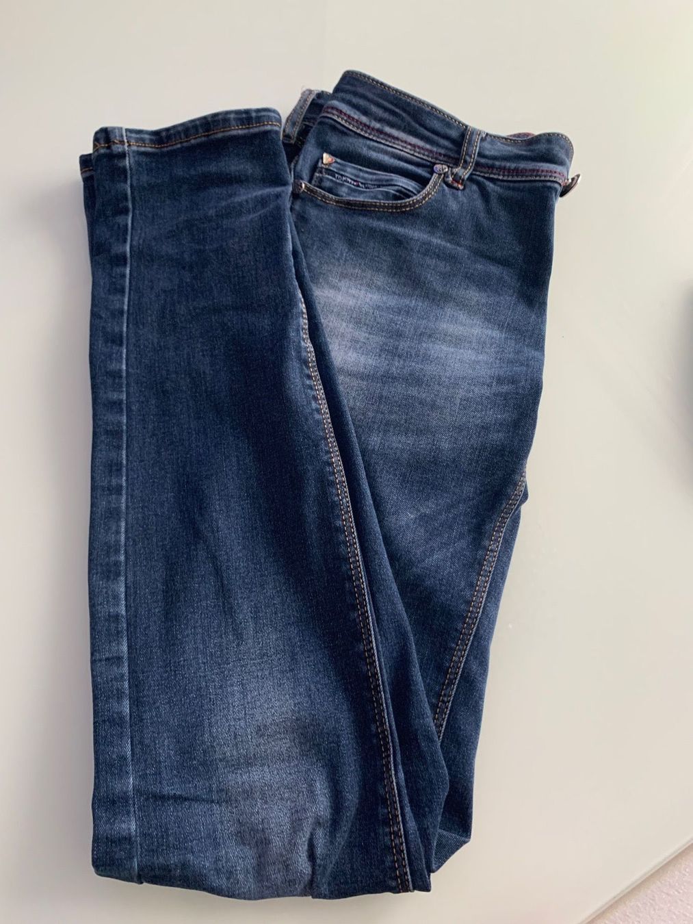 Tommy Hilfiger Jeans: Tommy Hilfiger Jeans – Usato da Adliswil venduto da Jessik0 9