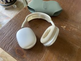 Apple AirPods Max (USB-C) Silver with Green Case