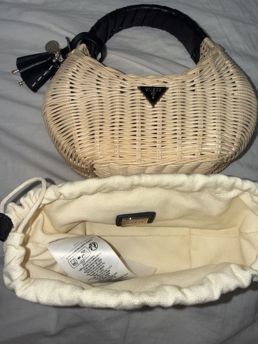 Guess Borse da donna: Guess SVEINEY Handtasche – Nuovo (secondo la descrizione) da Zürich venduto da Koller.S 2